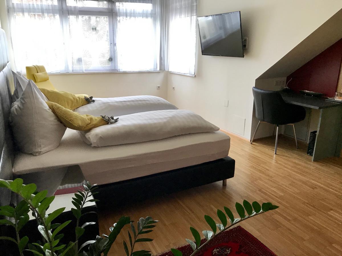 Hotel Bellini Λεόμπεν Εξωτερικό φωτογραφία